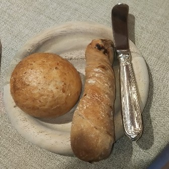 丸パンとイチジクパン2020.jpg