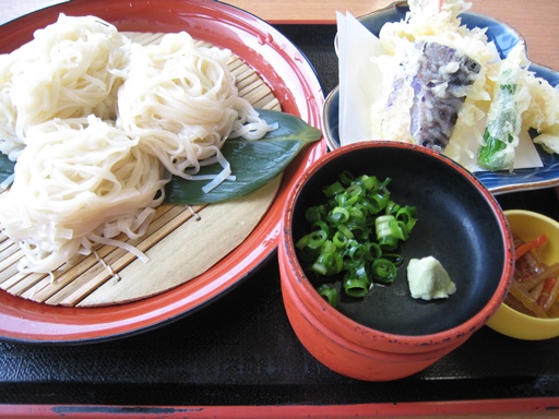 2013.7.30 道の駅象潟にて昼食　その２.JPG