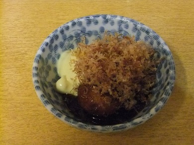 大都会＠池袋のおつまみ（タコヤキ２個）