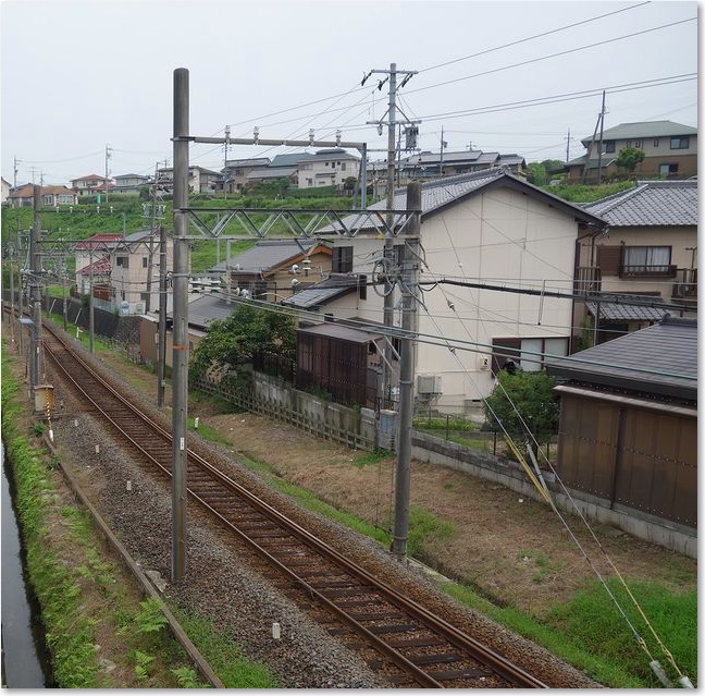 28見下ろす湯の山線