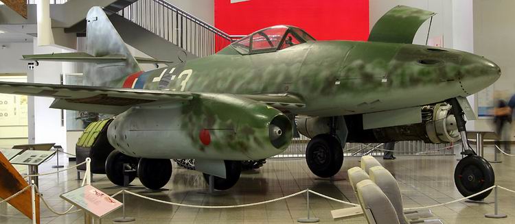 Messerschmitt_Me_262.jpg