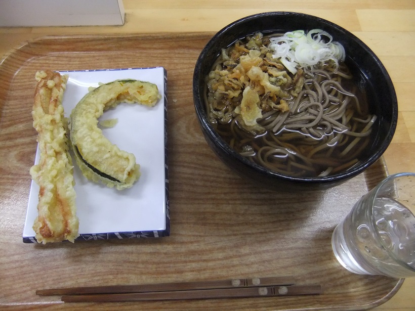 丸政甲府北口店のかけそば290円＋竹輪天80円＋かぼちゃ天80円20131215.JPG