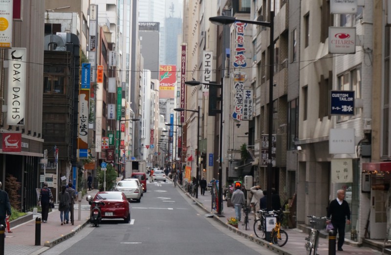 ５．銀座三原通り：桜通りより見る-01D 1604qt.jpg