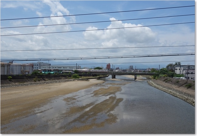 102右側、関西線の鉄橋