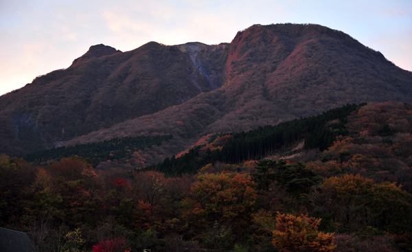 DSC_7296由布岳　朝日に染ま.jpg