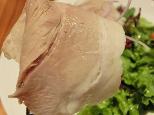 ＣＥＮＴＲＥ　沖縄あぐー豚の自家製ハムのサラダ　肉アップ.jpg