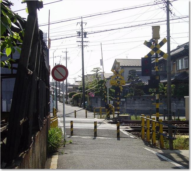 06小さな踏切.JPG