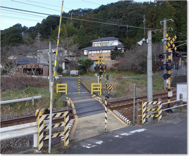 10見下ろす踏切