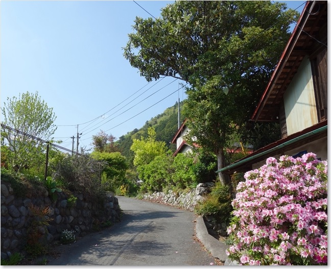 26この坂を登ると