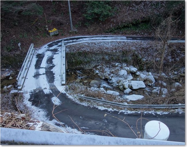 60橋のあるカーブ