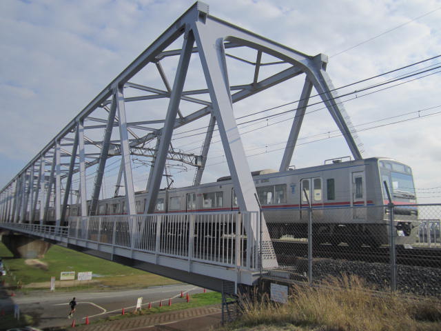 江戸川を渡る3000形