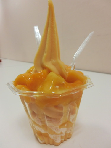 ＭＡＮＧＯ　ＣＡＦＥ　マンゴー果実ソフトクリーム.jpg