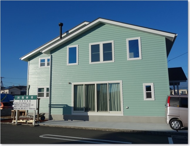 13お寺の駐車場？