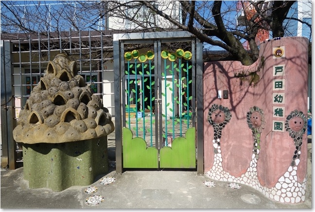 53正門・・左のは？