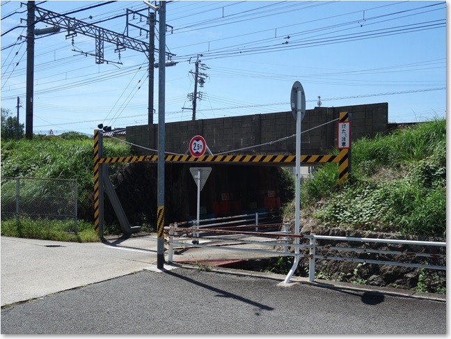 61左には架道橋