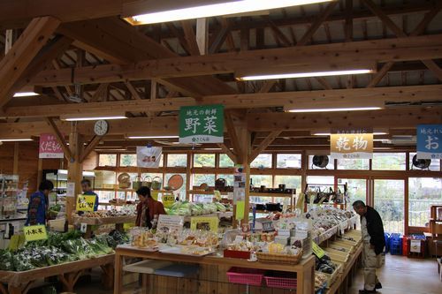 112813本山町さくら市店内500.jpg