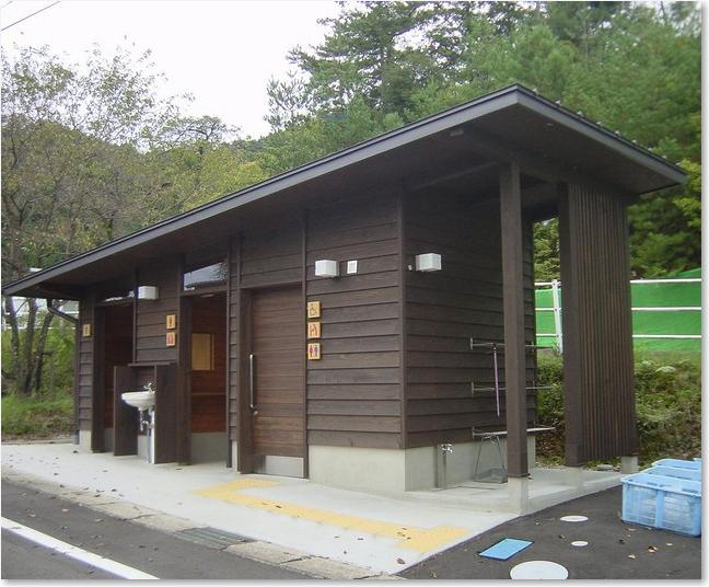 10墓地のトイレ