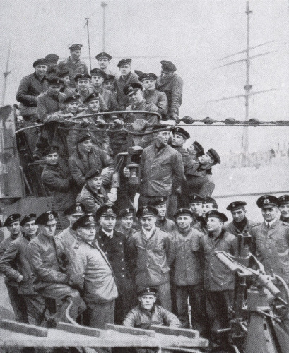 TypVIIB-U47-Crew-afterScapaFlow-px800.jpg