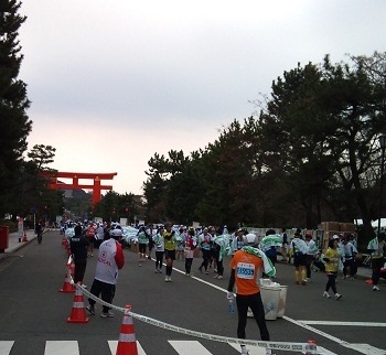 マラソンフィニッシュ(V.2012_03_14__07_17_00).jpg