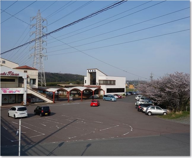 03見下ろす駅前広場