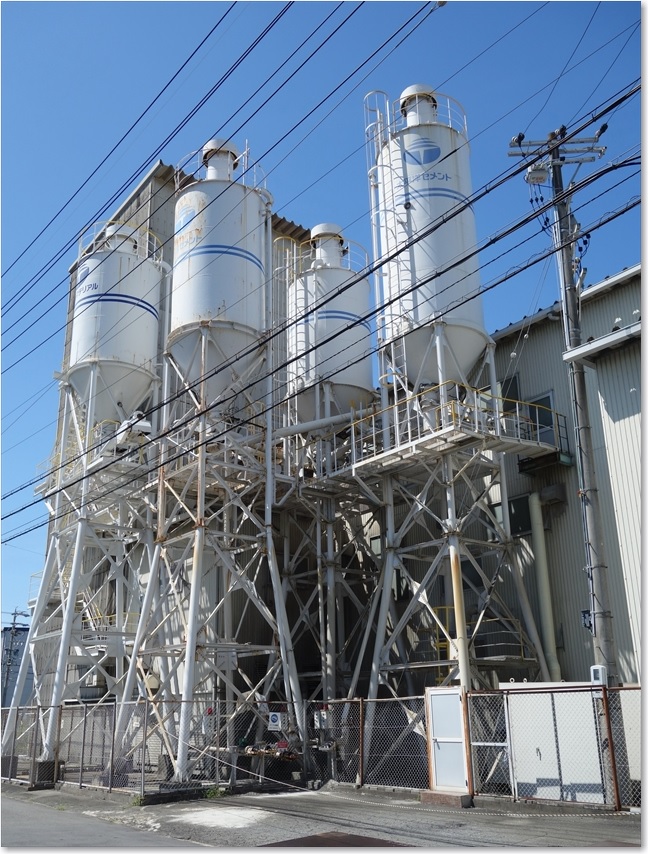 15道路沿いにこんなプラントが・・・