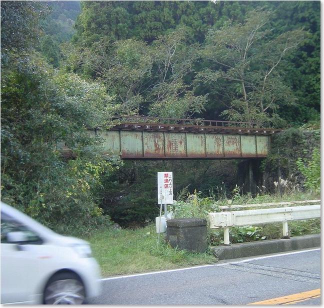 29左に鉄橋
