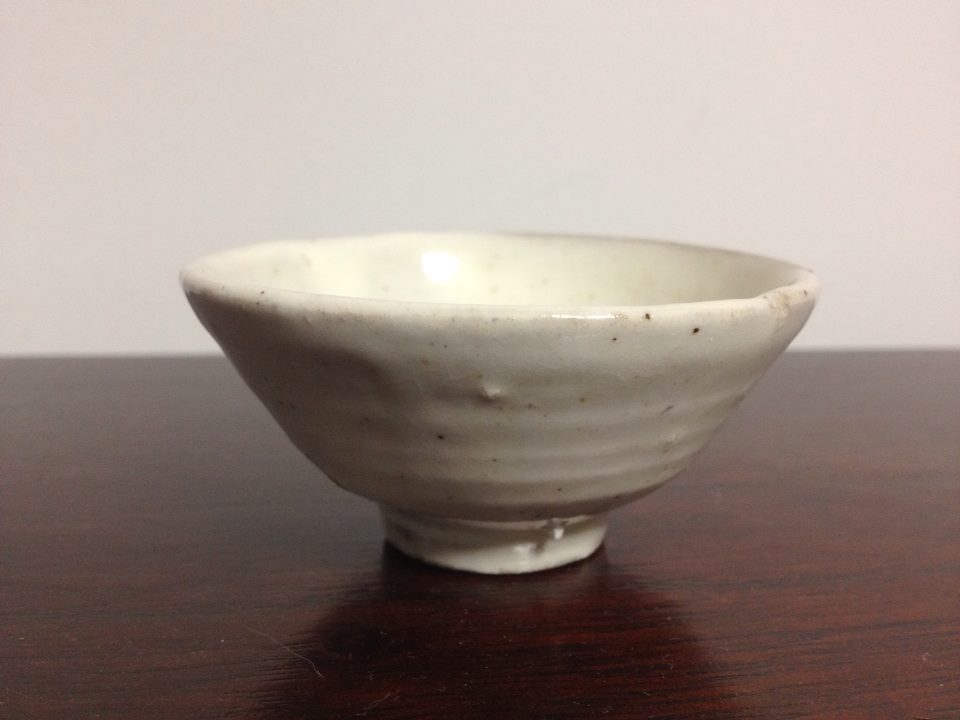 週末陶芸。<br />2014.5 粉引盃。<br />これは高台がキュッとしまった造形、程よく還元のかかったトロリとした焼き上がりとも満足。