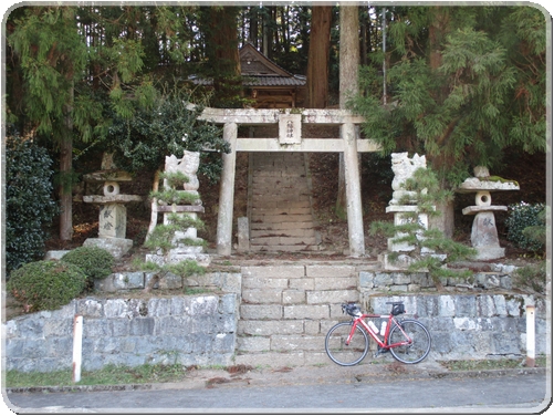 2385里山の八幡神社_2385.jpg