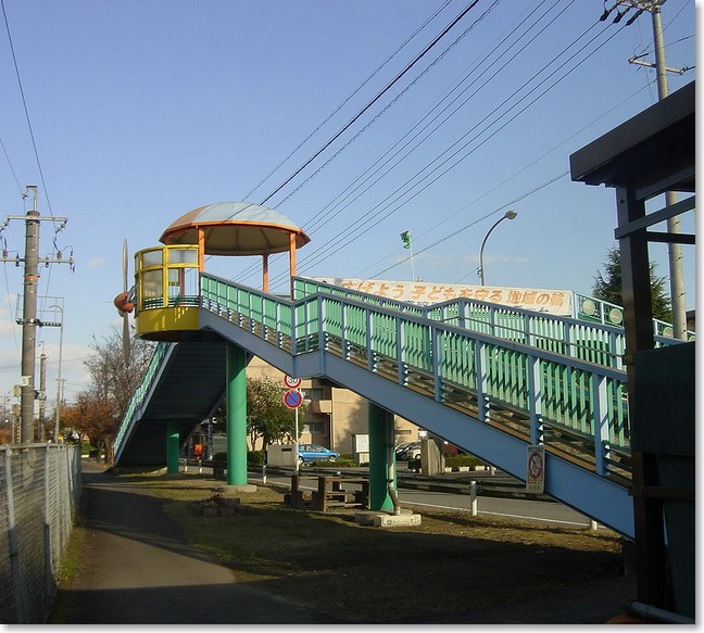 19派手な歩道橋