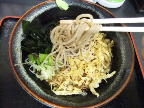 西竹の塚２丁目・せんねんそばの冷したぬきそば２