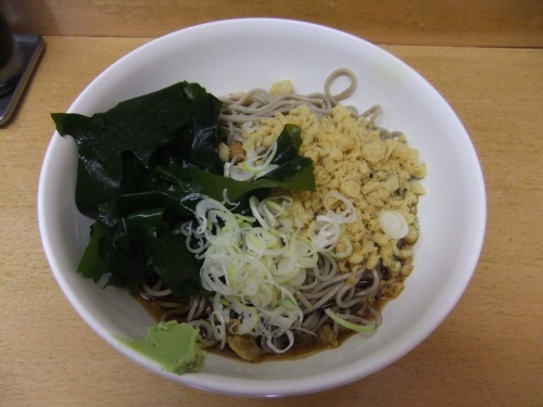 梅もと赤羽店の冷たぬきわかめそば１20120913.JPG