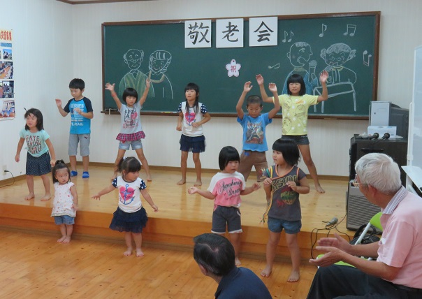 150921敬老会子ども会のダンス.jpg