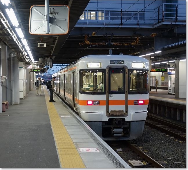 03始発天竜峡行