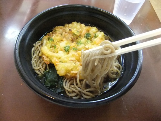 港北PA上りハイウェイショップのかきあげそば３20120404.JPG