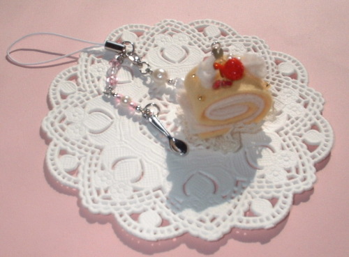 いちごのロールケーキ