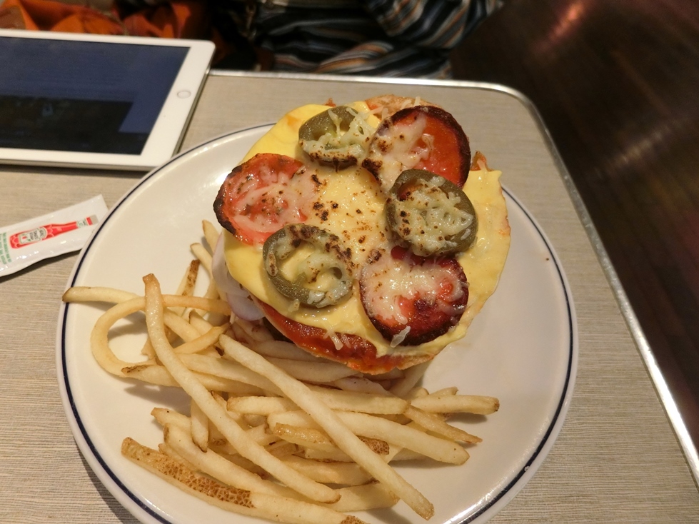 Ｊ．Ｓ　ＢＵＲＧＥＲＳ　ＣＡＦＥ　スーパーピザバーガー　上部.JPG