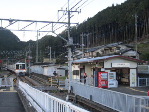 武蔵横手駅に進入する電車