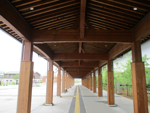 東口駅前歩道