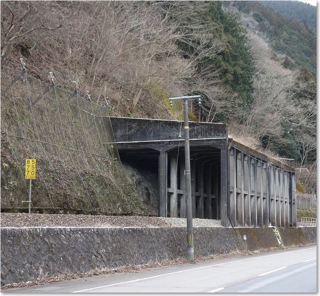 08高山線の洞門