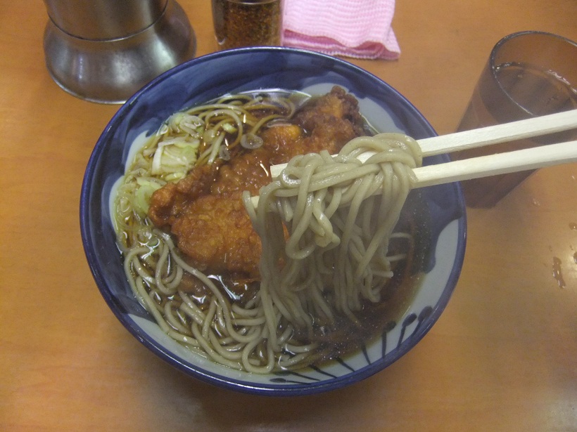 つるや＠上野駅前のから揚げそば３20120518.JPG