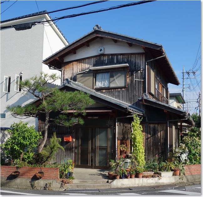 18渋い民家