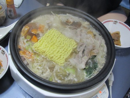 0204 もやしたっぷりラ～メン鍋 (2).JPG