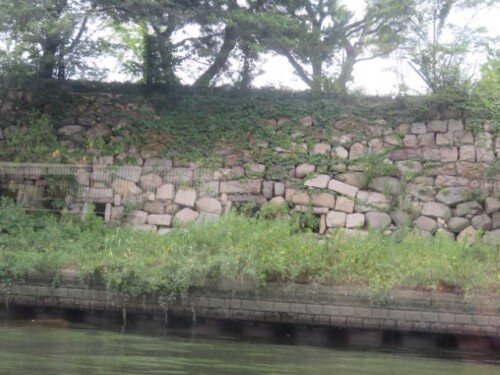 アクアライナー 大阪城の最初の石積み.JPG