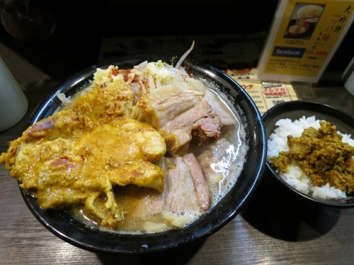 20130129_四麺燈「超でかタンドリーチキンとひき肉たっぷりキーマカレー」肉ドカweb.JPG