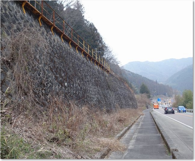 64左は高山本線