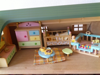 緑の丘のすてきなお家