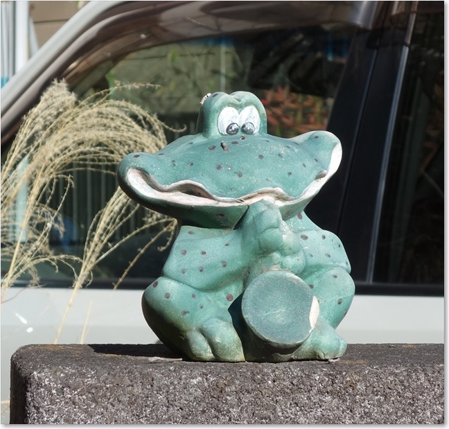 36お屋敷の塀に