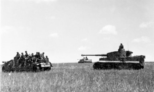 Bundesarchiv_Bild_101III-Cantzler-077-24,_Russland,_Vormarsch_deutscher_Panzer.jpg