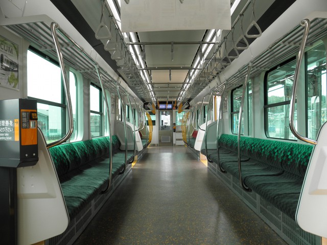 EV-E301系 烏山線 車内01.jpg