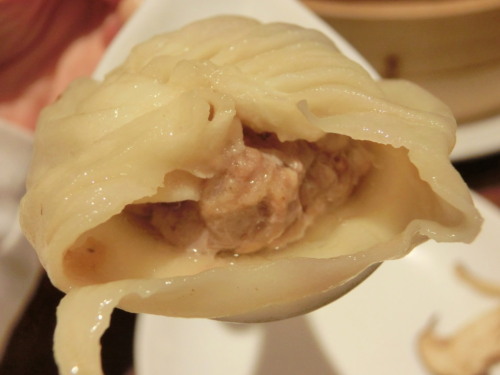 鼎泰豐　松茸入り小龍包　断面.jpg